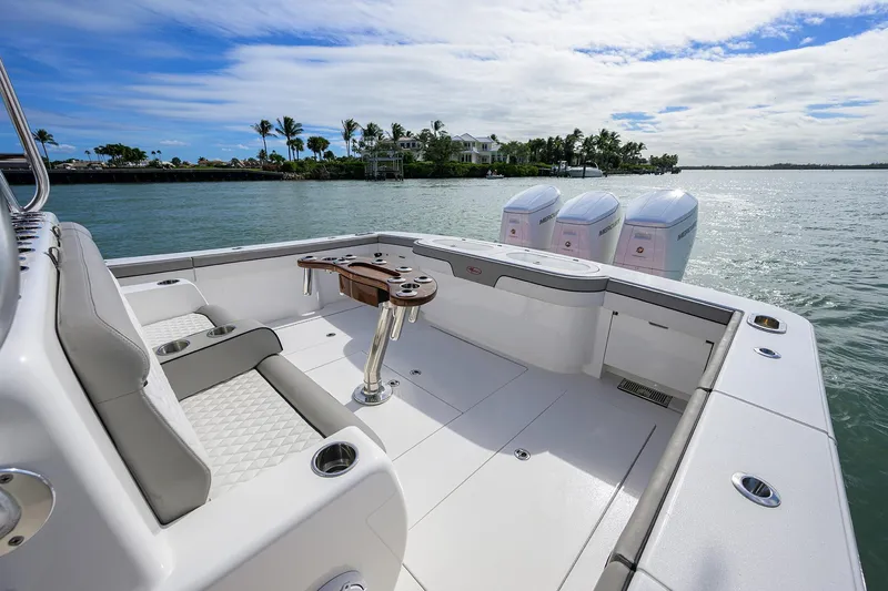 No Name 46 Valhalla Yacht Photos Pics Valhalla 46 - Cockpit & Engines