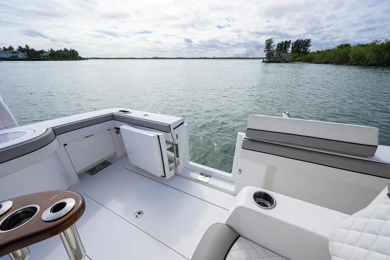 No Name 46 Valhalla Yacht Photos Pics Valhalla 46 - Cockpit & Dive Door