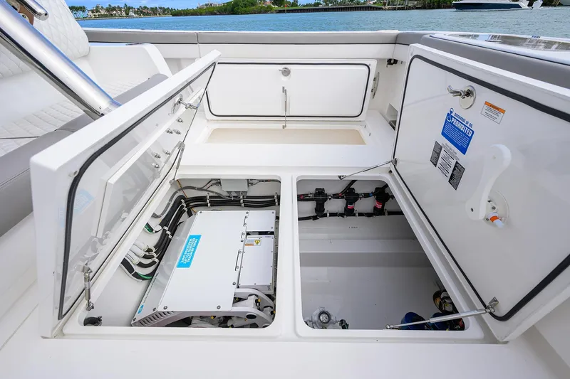 No Name 46 Valhalla Yacht Photos Pics Valhalla 46 - Cockpit