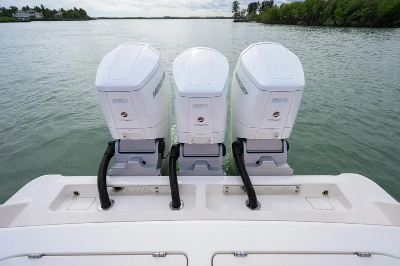 No Name 46 Valhalla Yacht Photos Pics Valhalla 46 - Triple Mercury Engines