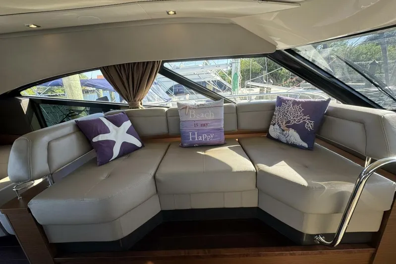 Lopez Cove II Yacht Photos Pics 2016 Sea Ray 470 Sundancer 'Lopez Cove II' - Saloon Seating