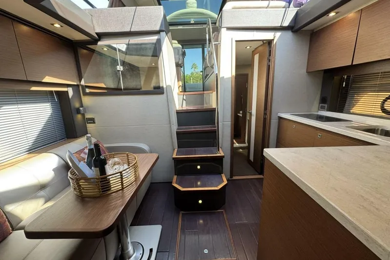 Lopez Cove II Yacht Photos Pics 2016 Sea Ray 470 Sundancer 'Lopez Cove II' - Galley Saloon