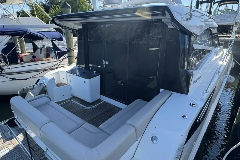 Lopez Cove II Yacht Photos Pics 2016 Sea Ray 470 Sundancer 'Lopez Cove II' - Aft Seating