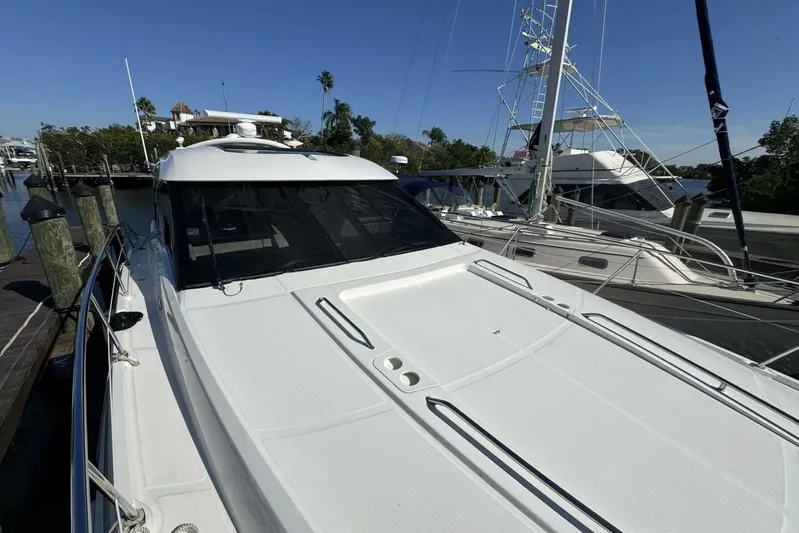 Lopez Cove II Yacht Photos Pics 2016 Sea Ray 470 Sundancer 'Lopez Cove II' - Bow Lounge