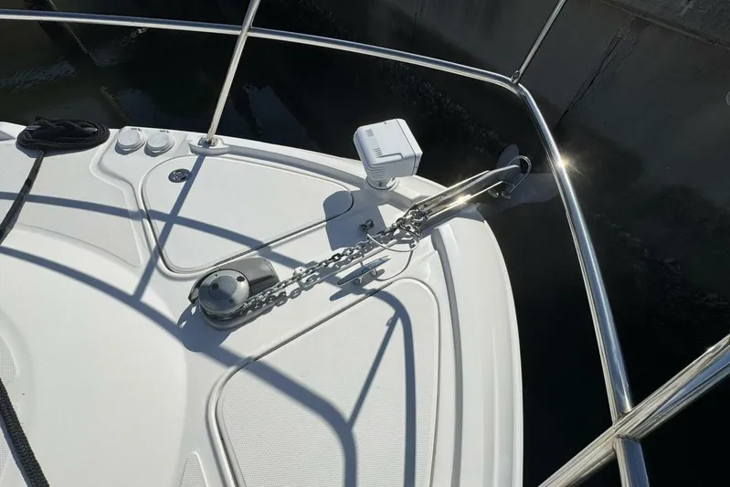 Lopez Cove II Yacht Photos Pics 2016 Sea Ray 470 Sundancer 'Lopez Cove II' - Windlass Locker