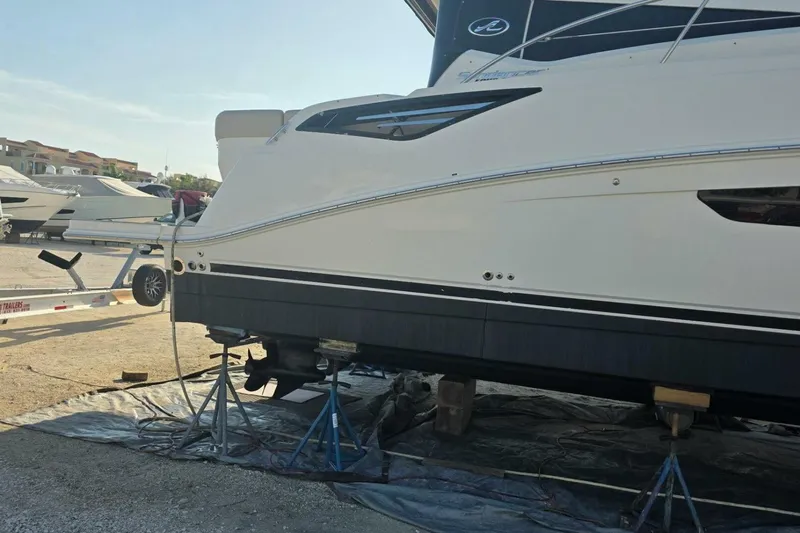 Lopez Cove II Yacht Photos Pics 2016 Sea Ray 470 Sundancer 'Lopez Cove II' - Bottom Paint