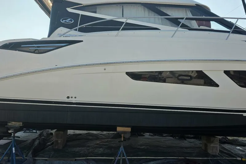 Lopez Cove II Yacht Photos Pics 2016 Sea Ray 470 Sundancer 'Lopez Cove II' - Bottom Paint