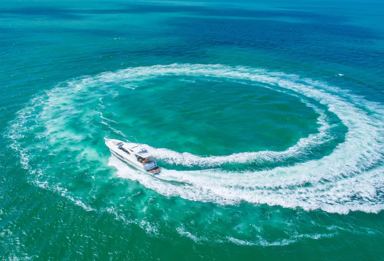 Belle-rosa Yacht Photos Pics Riviera 5000 Sport Yacht 2016 making circles in turquoise sea.