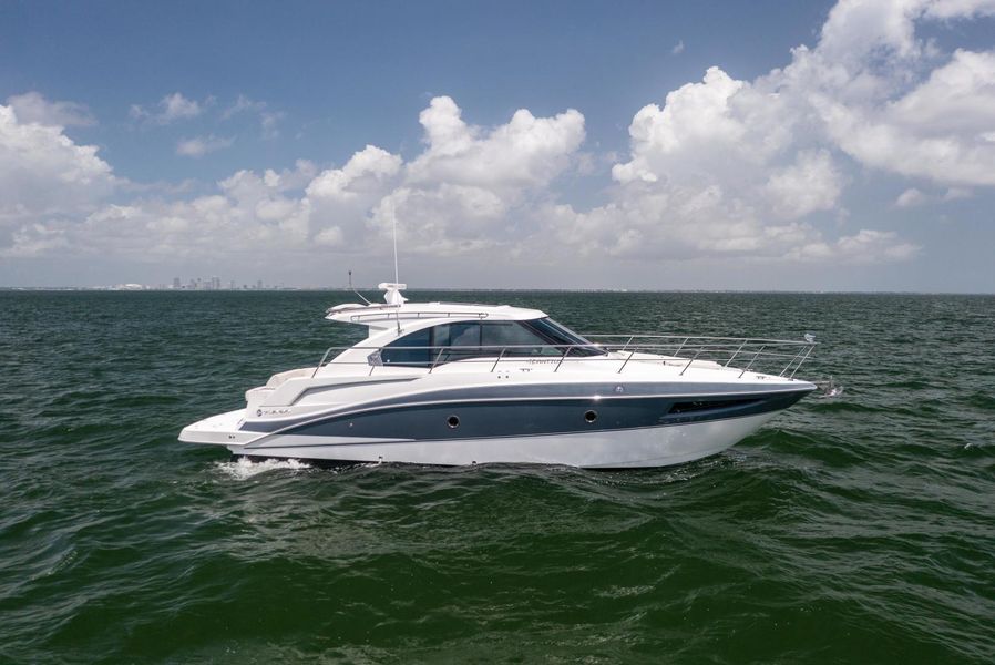 2016 Cruisers Yachts 41 Cantius