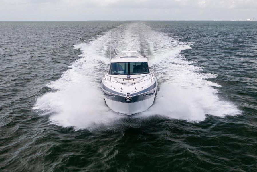 2016 Cruisers Yachts 41 Cantius