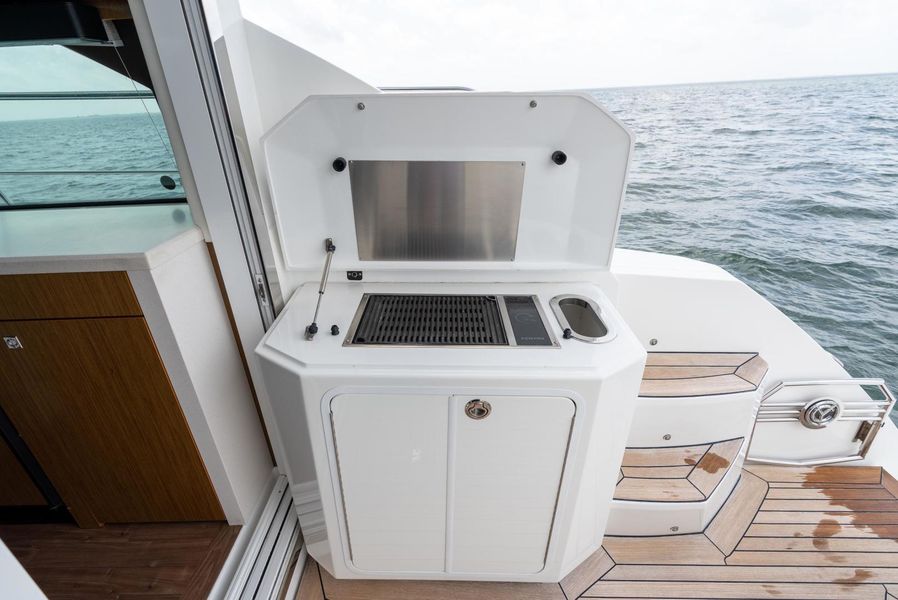 2016 Cruisers Yachts 41 Cantius