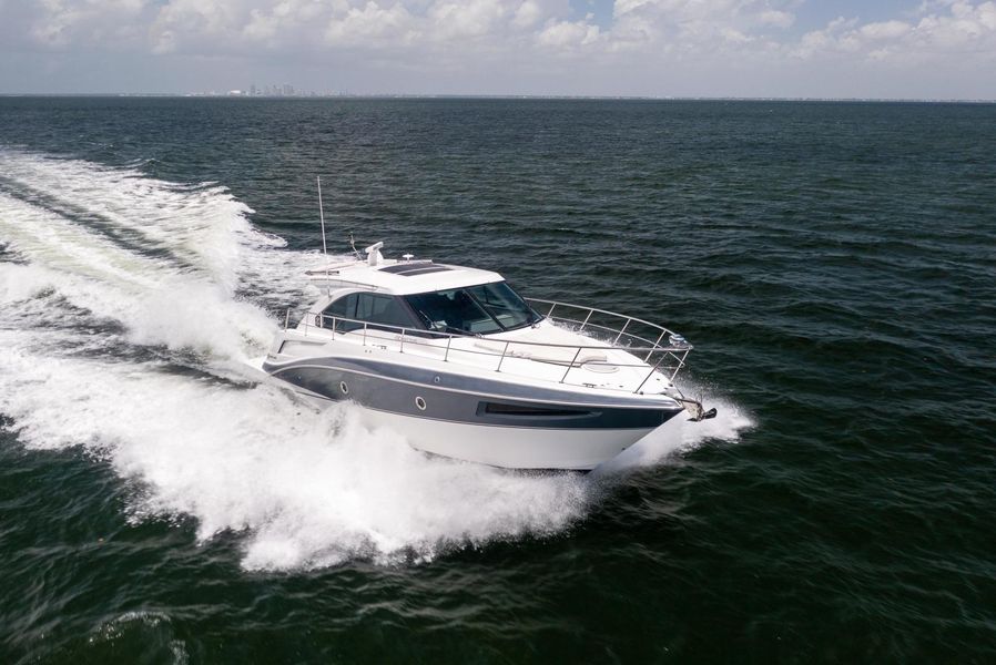 2016 Cruisers Yachts 41 Cantius