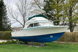 Bertram 28 Flybridge CRUISER