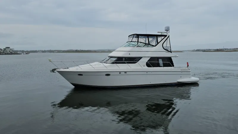  Yacht Photos Pics 2000 Carver 450 Voyager Pilothouse yacht on calm water, side view.
