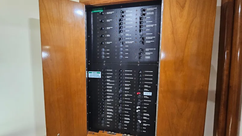  Yacht Photos Pics Electrical panel inside a 2000 Carver 450 Voyager Pilothouse yacht.