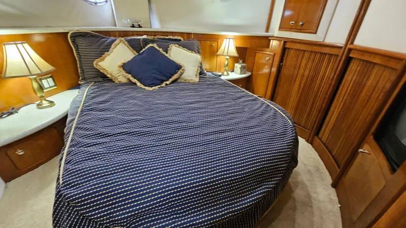  Yacht Photos Pics Luxurious bedroom interior of 2000 Carver 450 Voyager Pilothouse yacht with cozy bedding.