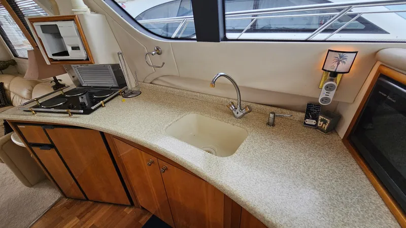  Yacht Photos Pics Interior of 2000 Carver 450 Voyager Pilothouse with modern kitchen amenities.
