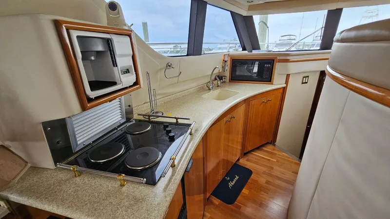  Yacht Photos Pics Interior of 2000 Carver 450 Voyager Pilothouse with kitchen amenities.