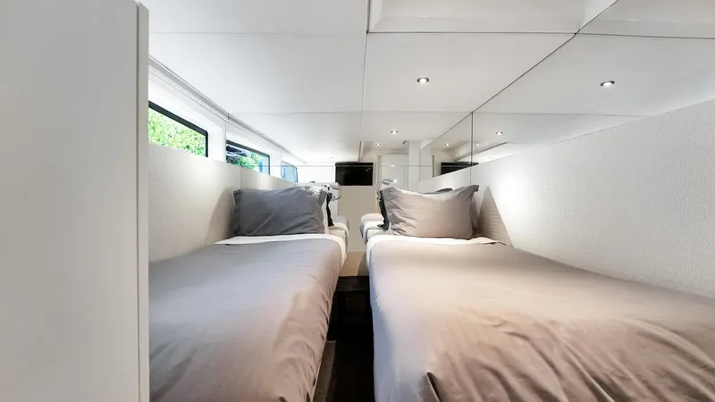 Go-n-hot Yacht Photos Pics 