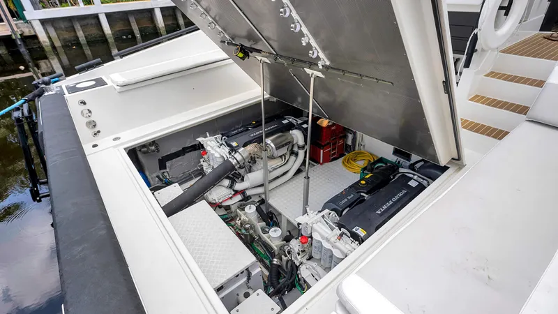 Go-n-hot Yacht Photos Pics 