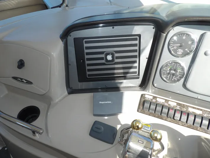 Parrotdise Yacht Photos Pics Control panel of a 2005 Sea Ray 390 Sundancer boat with navigation instruments.