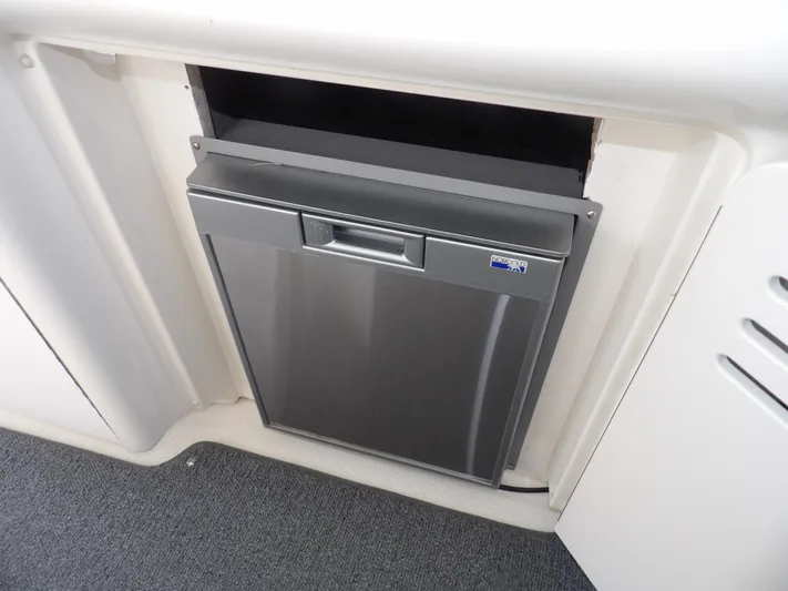 Parrotdise Yacht Photos Pics Built-in refrigerator on a 2005 Sea Ray 390 Sundancer yacht.