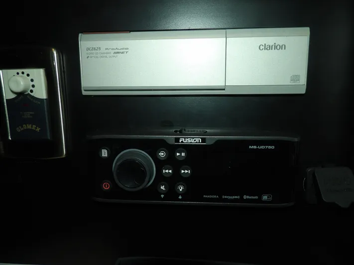 Parrotdise Yacht Photos Pics 