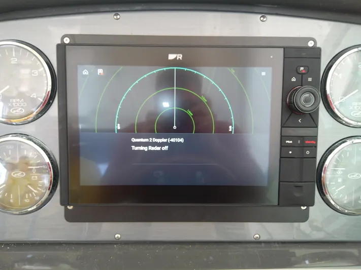 Parrotdise Yacht Photos Pics Radar display on 2005 Sea Ray 390 Sundancer boat dashboard, showing Quantum 2 Doppler system.