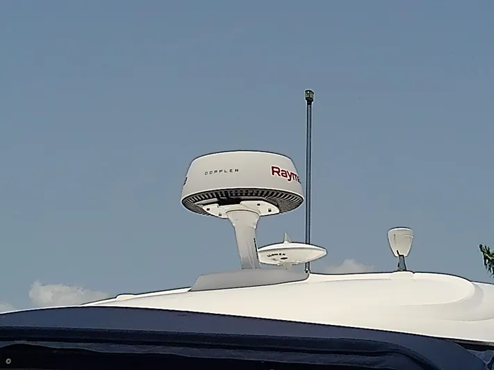 Parrotdise Yacht Photos Pics Radar equipment on 2005 Sea Ray 390 Sundancer against clear sky.