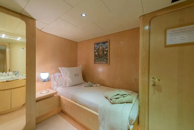  Yacht Photos Pics Luxurious cabin interior of 1995 Cantieri Navali Nicolini 43 yacht, featuring cozy bed and decor.