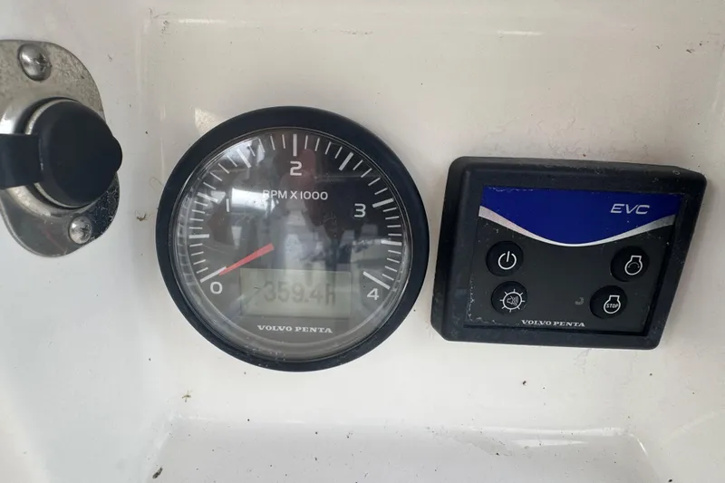 Pelican Yacht Photos Pics Volvo Penta RPM gauge and EVC control panel on 2007 Tartan 3400 boat.