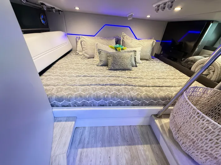  Yacht Photos Pics 2021 FORMULA 430 ASC - Image 19