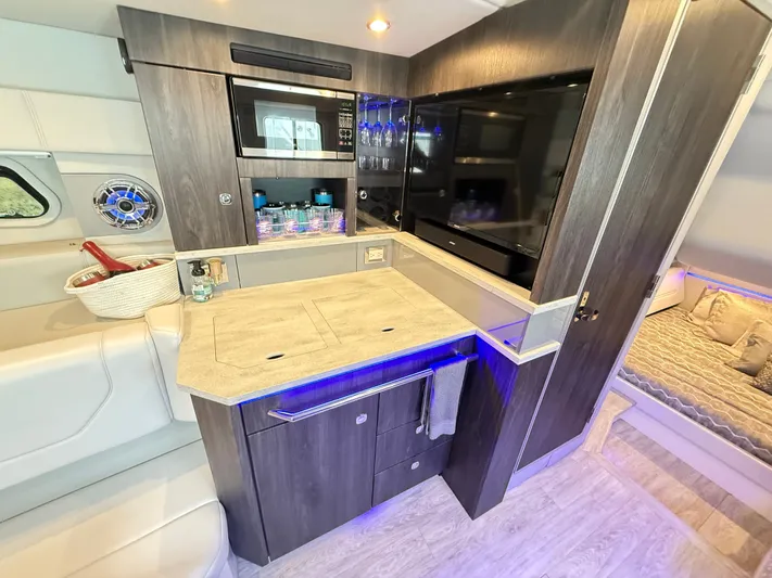  Yacht Photos Pics 2021 FORMULA 430 ASC - Image 21