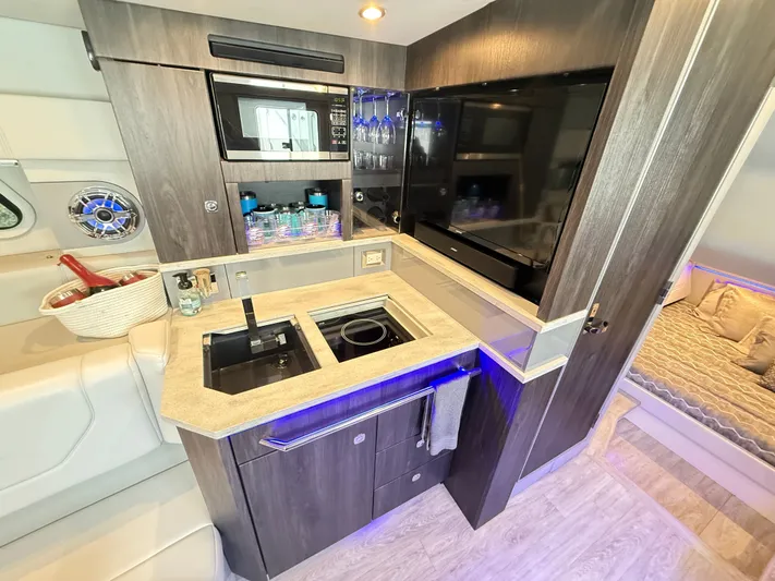  Yacht Photos Pics 2021 FORMULA 430 ASC - Image 22