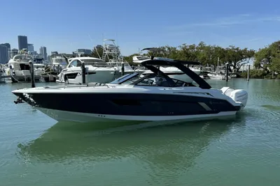 Cruisers Yachts 338 GLS OB