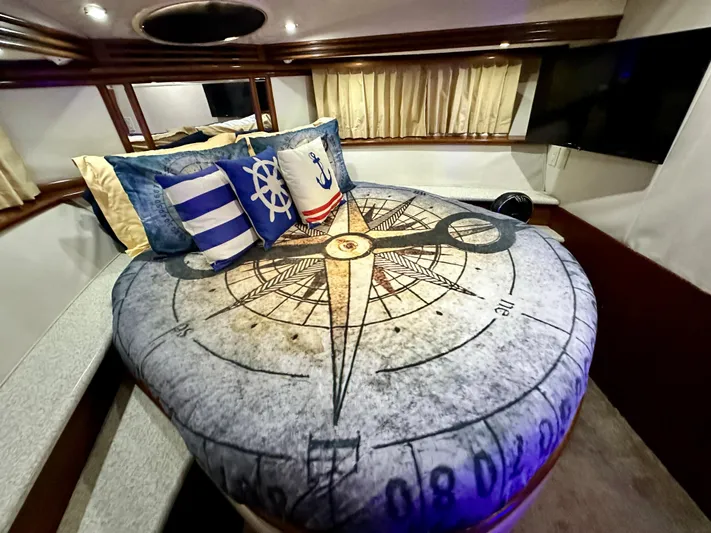 Journey Yacht Photos Pics Luxurious 1999 Carver 450 Pilothouse bedroom with nautical-themed bedding.