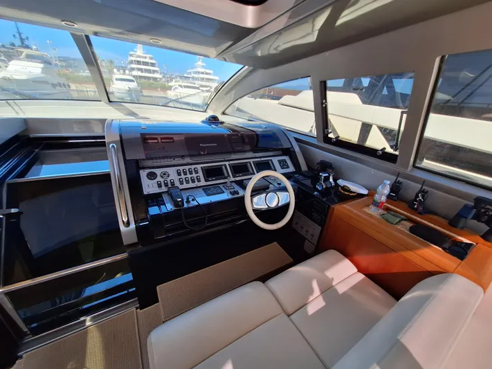 Vida II Yacht Photos Pics 