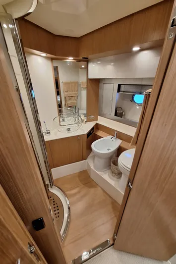 Vida II Yacht Photos Pics 