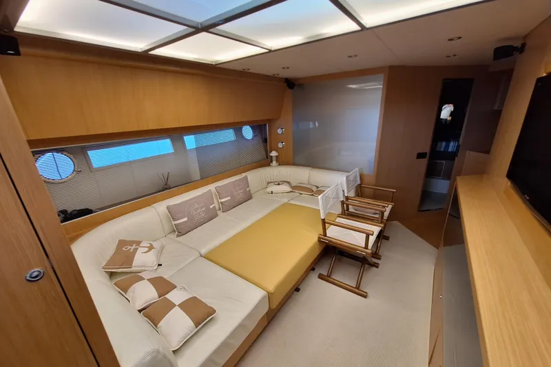 Vida II Yacht Photos Pics 