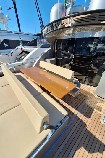 Vida II Yacht Photos Pics 