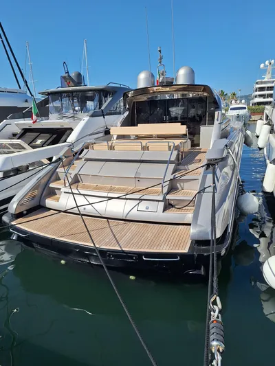 Vida II Yacht Photos Pics 