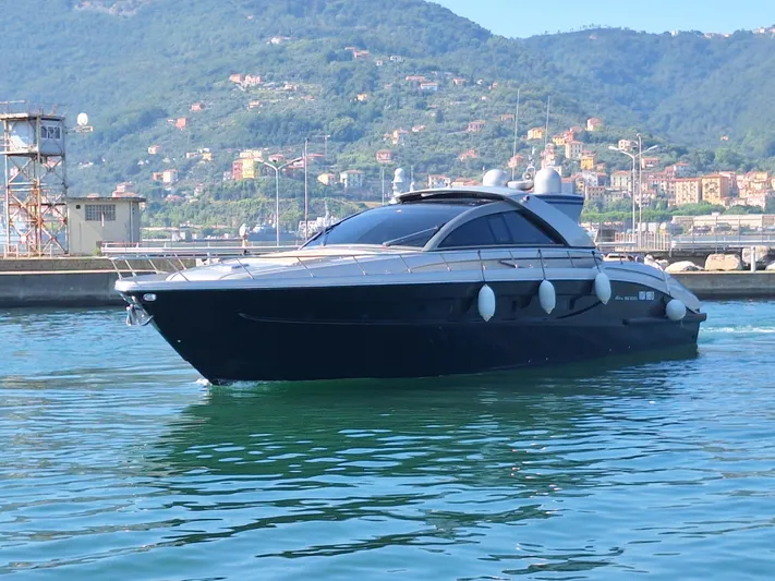 Vida II Yacht Photos Pics 