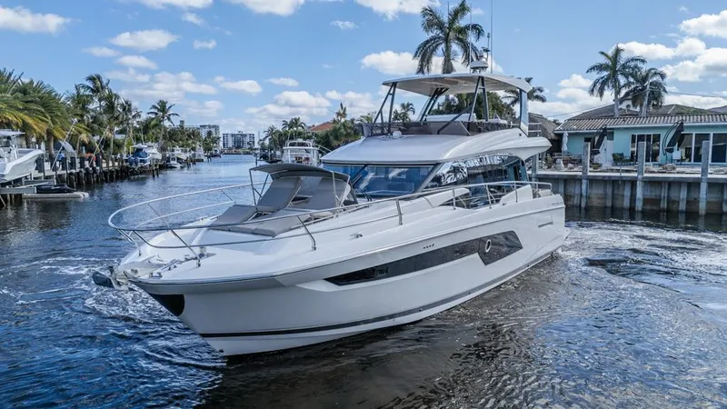 Happy Cay Yacht Photos Pics 