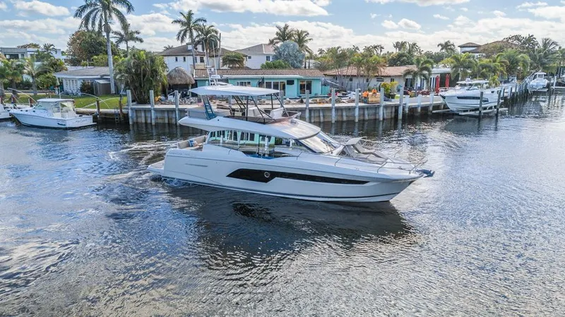 Happy Cay Yacht Photos Pics 