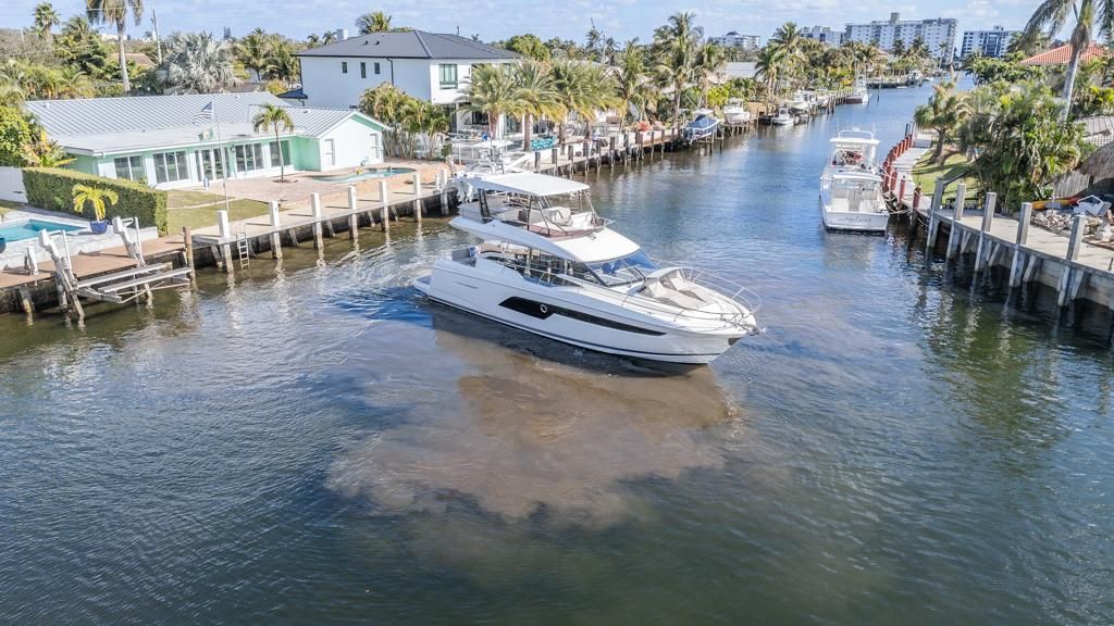 2021 Prestige 52 