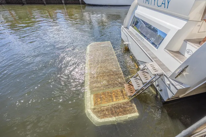 Happy Cay Yacht Photos Pics Prestige 520 Flybridge 2021 yacht with submerged swim platform and ladder.