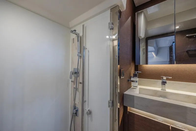 Happy Cay Yacht Photos Pics 