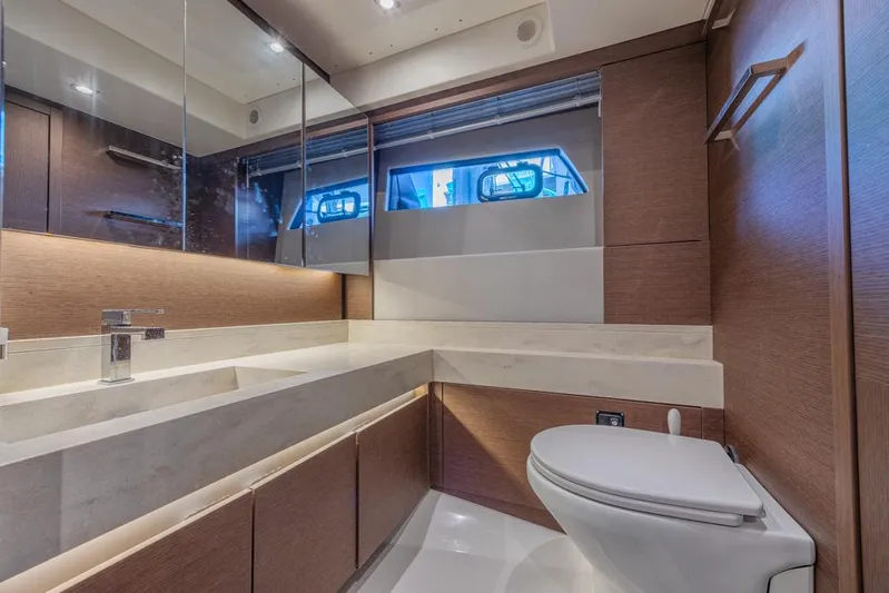 Happy Cay Yacht Photos Pics 