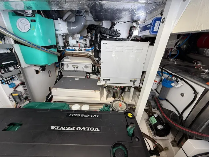 Happy Cay Yacht Photos Pics 