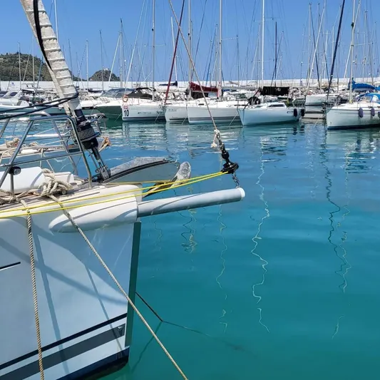 Refit Totale Anno 2023/2024 Yacht Photos Pics Dufour 525 Grand Large 2007 yacht docked in a marina with clear blue water.